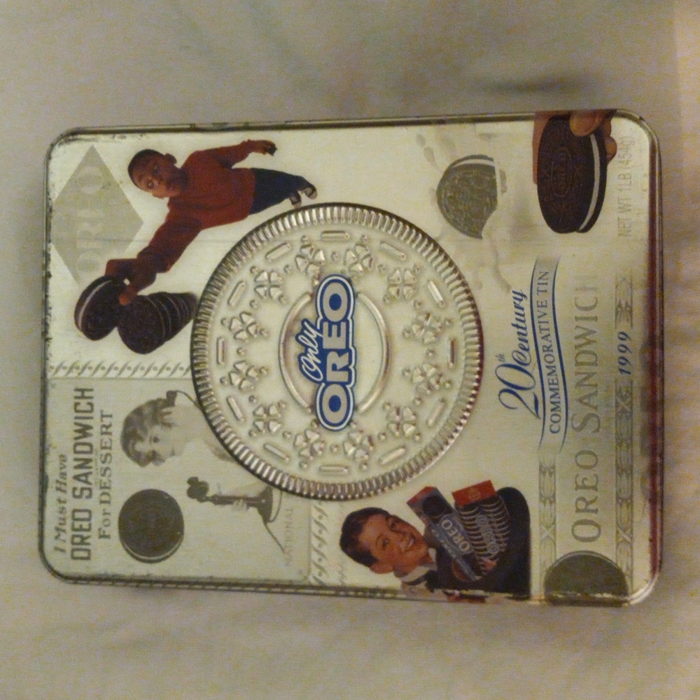 Collectors Commemorative-Only Oreo 20th Century 10 Rag. US. Pat. Off. 1999